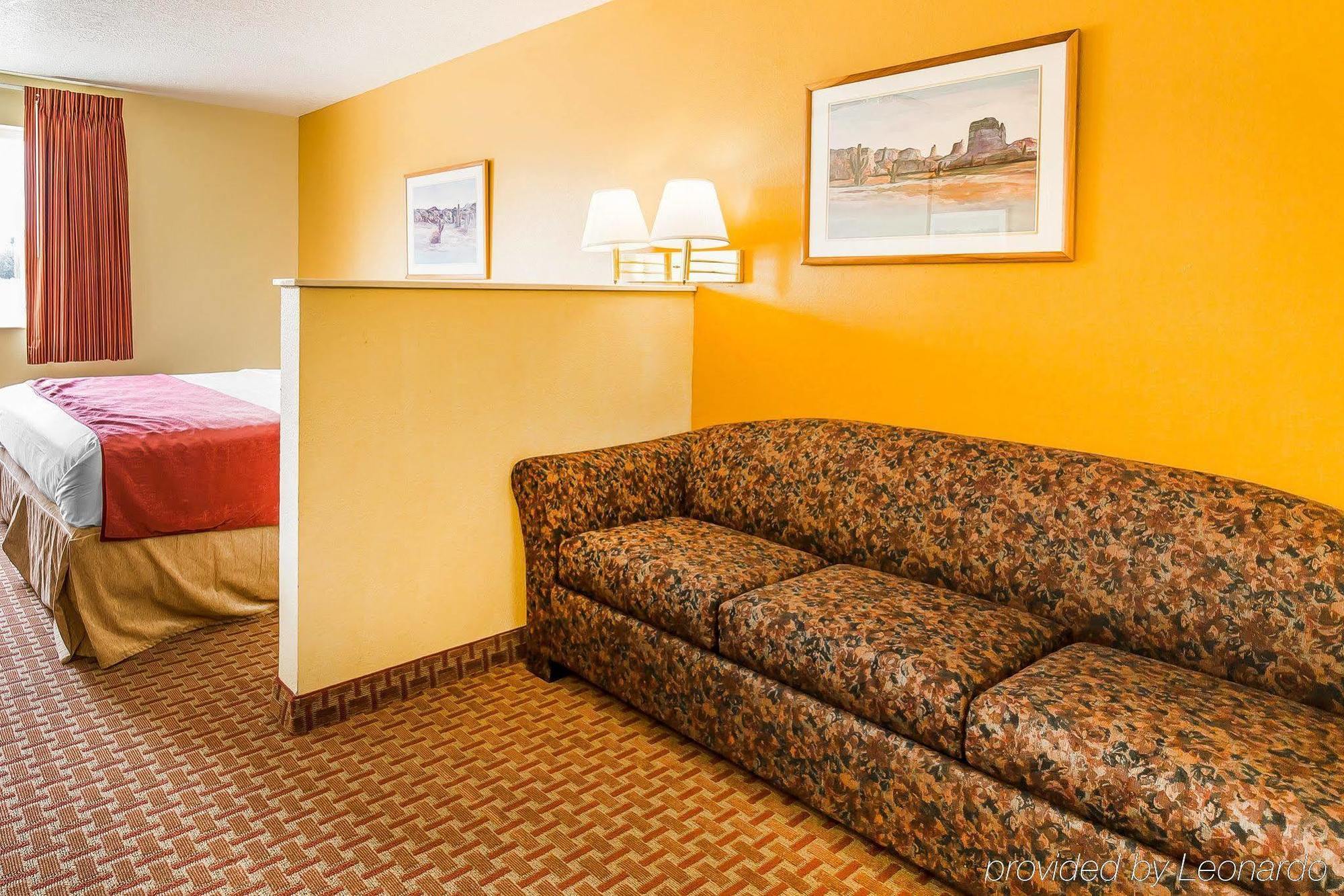 Rodeway Inn & Suites มอนติเชลโล ภายนอก รูปภาพ